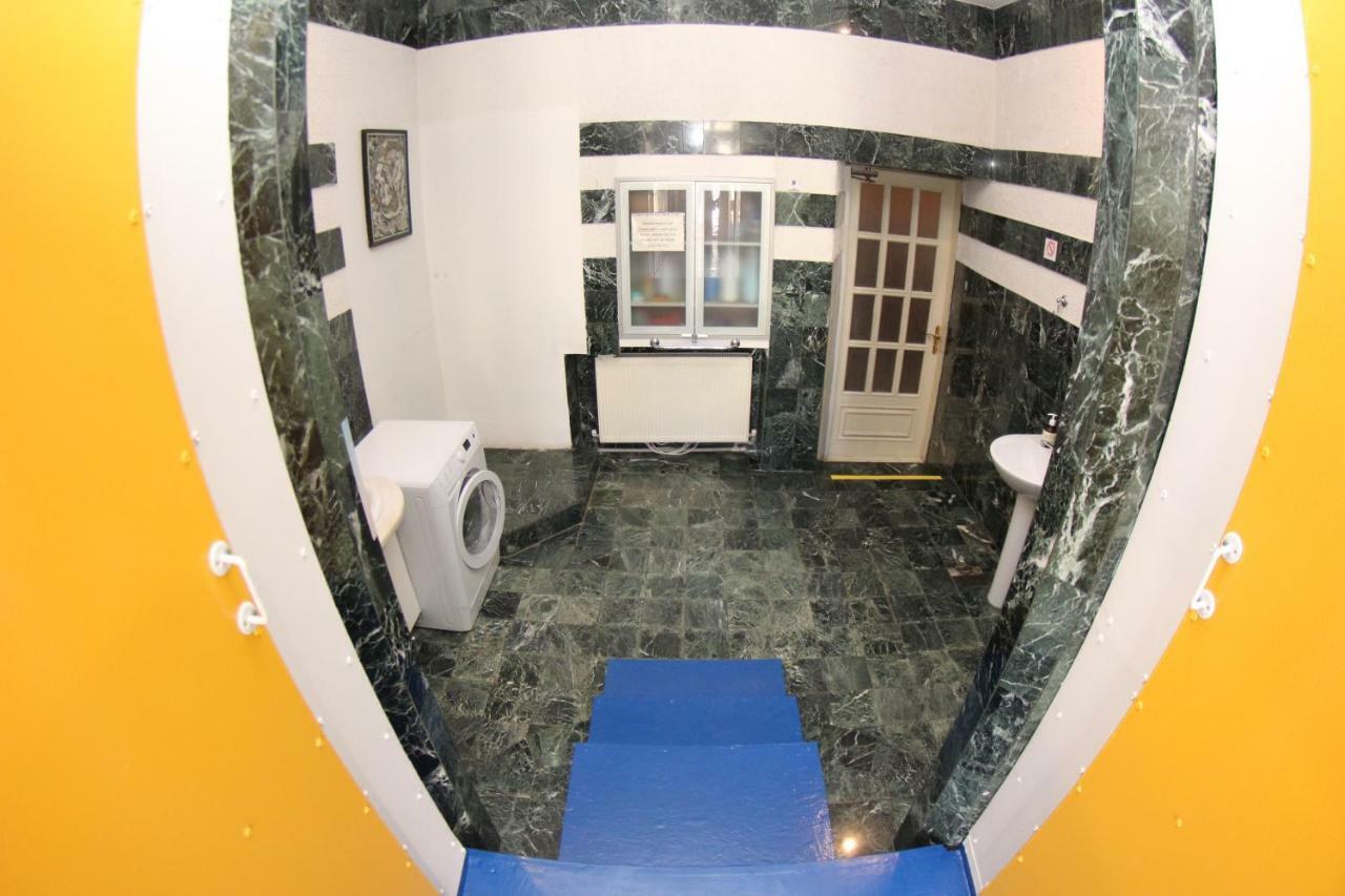 Orpheus Hostel And Apartments โอเดสซา ภายนอก รูปภาพ
