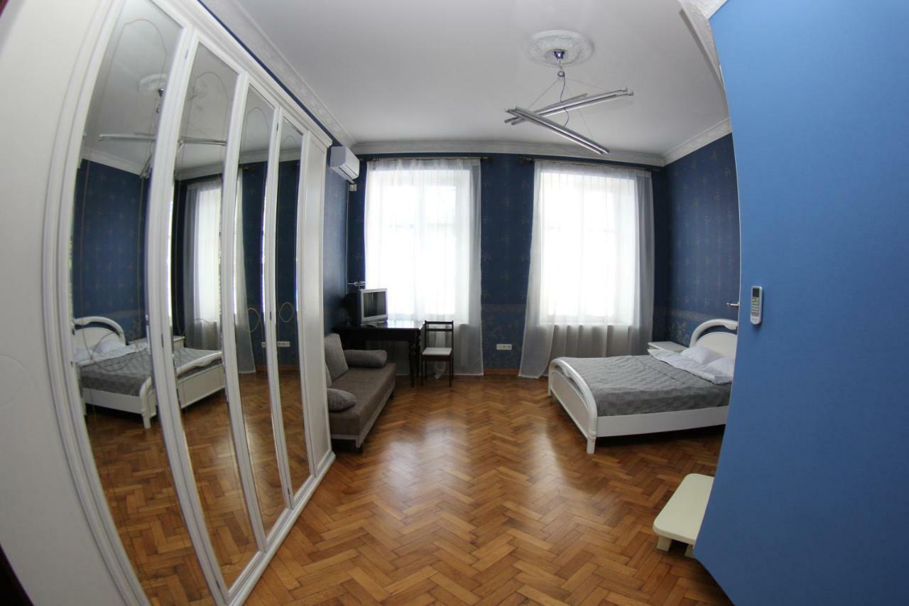 Orpheus Hostel And Apartments โอเดสซา ภายนอก รูปภาพ