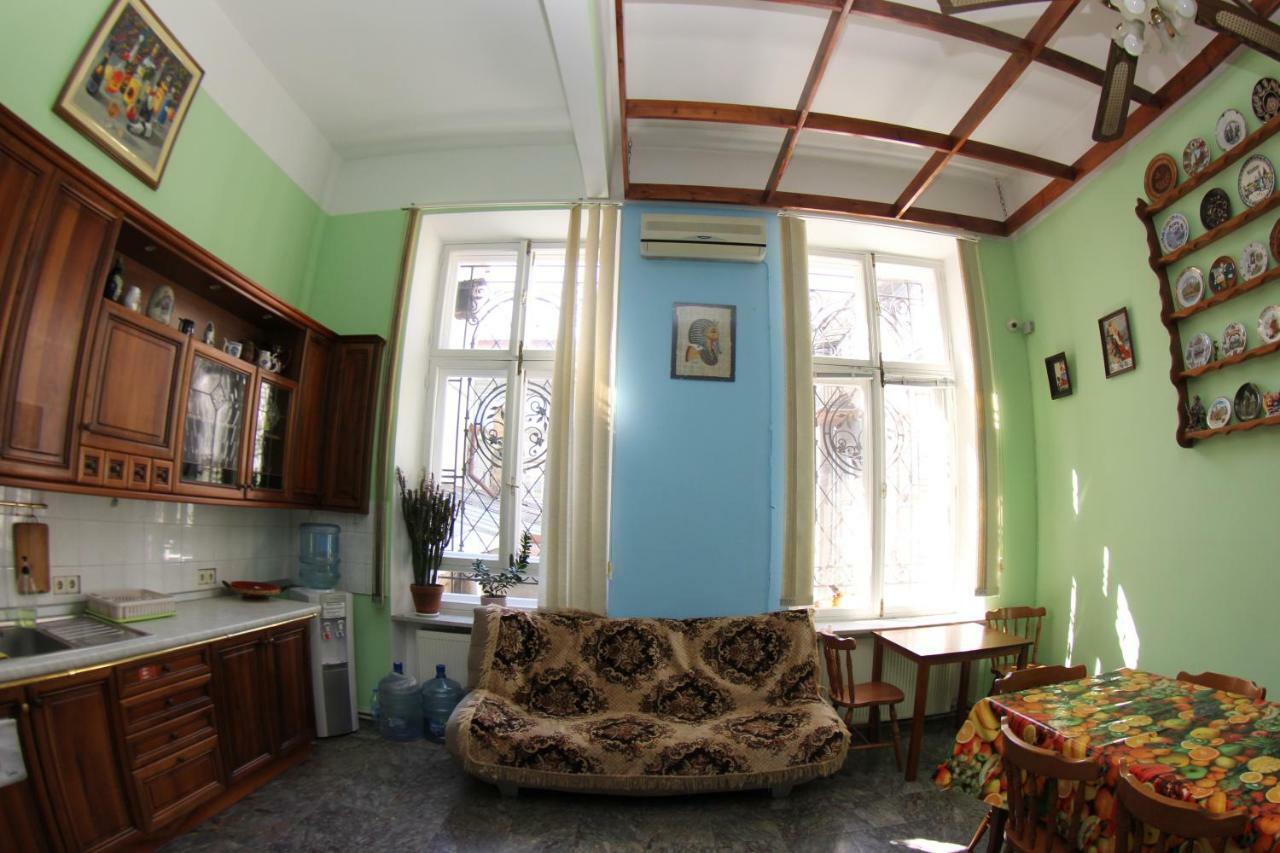 Orpheus Hostel And Apartments โอเดสซา ภายนอก รูปภาพ