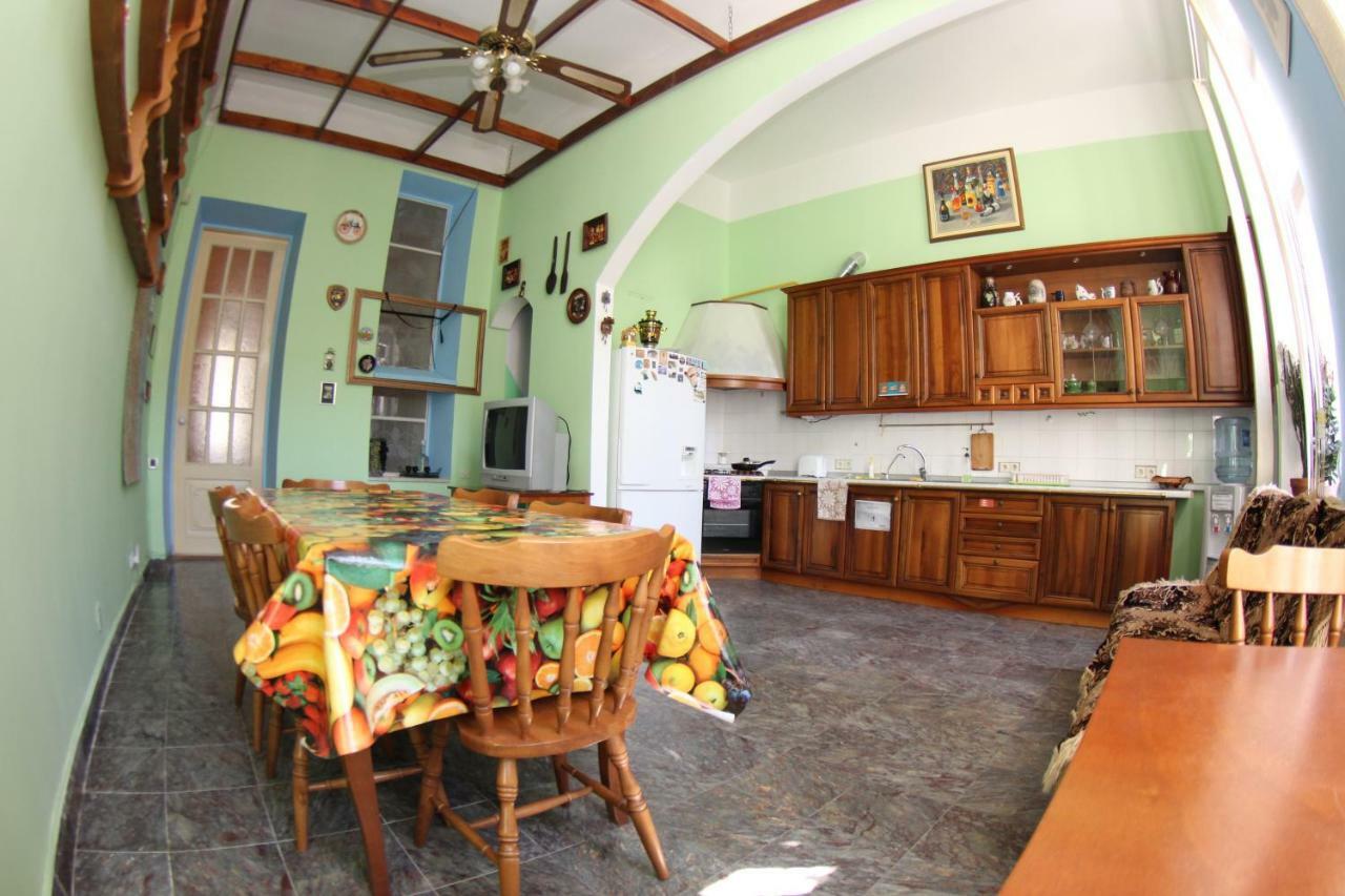 Orpheus Hostel And Apartments โอเดสซา ภายนอก รูปภาพ