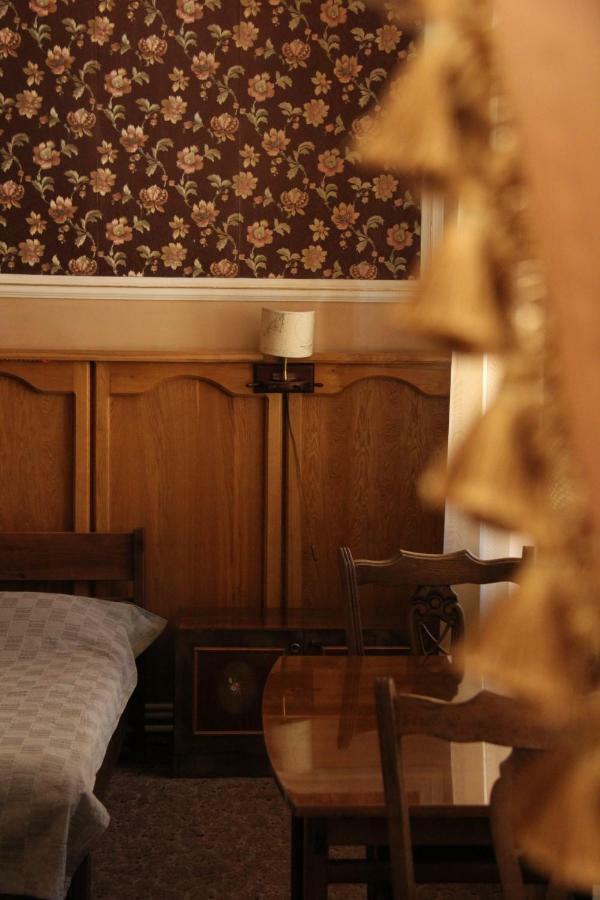 Orpheus Hostel And Apartments โอเดสซา ภายนอก รูปภาพ