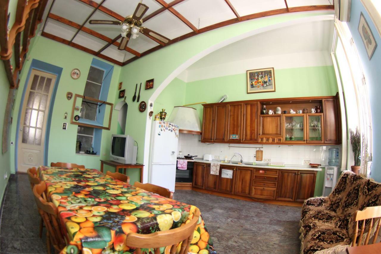 Orpheus Hostel And Apartments โอเดสซา ภายนอก รูปภาพ