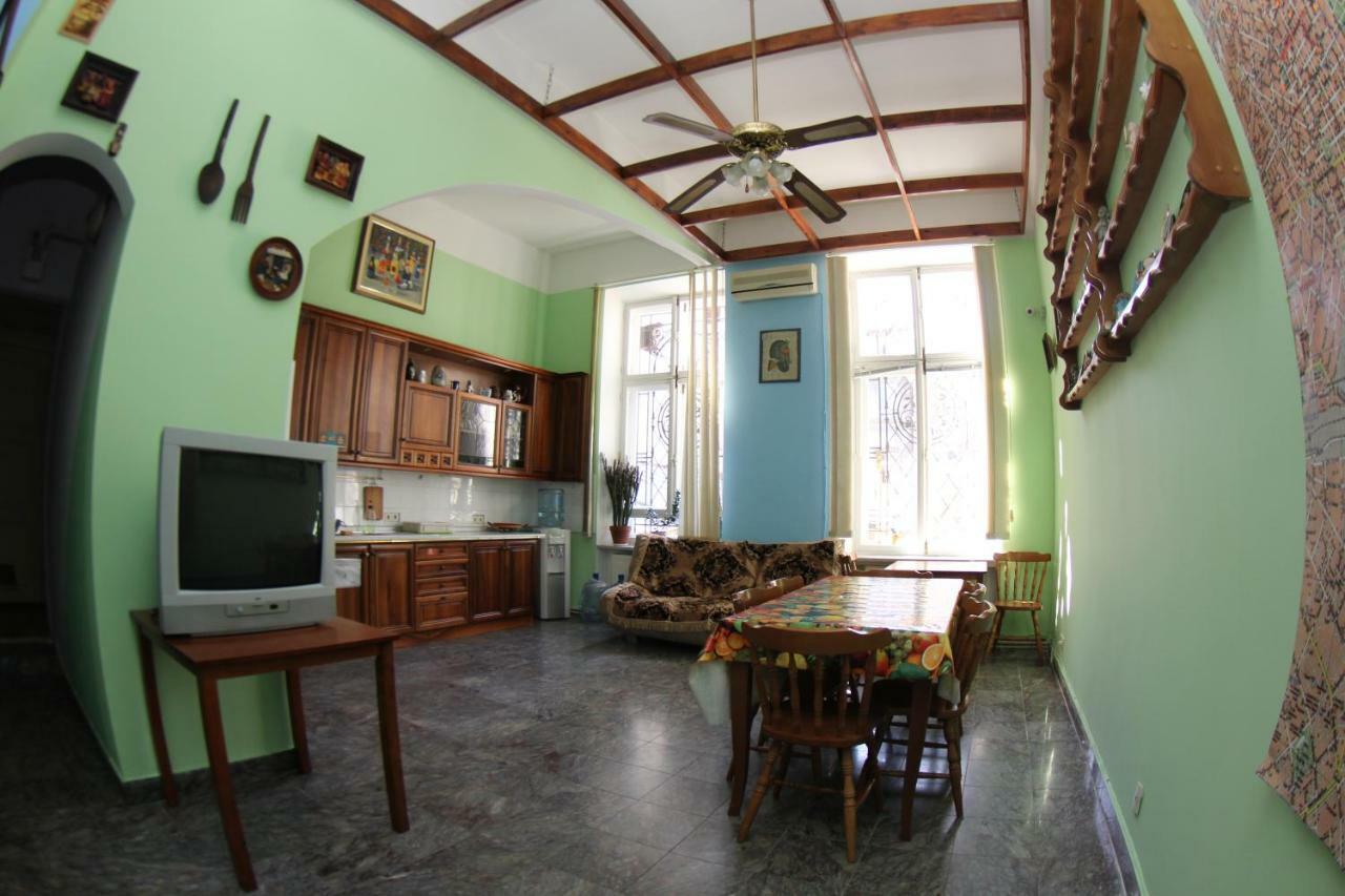 Orpheus Hostel And Apartments โอเดสซา ภายนอก รูปภาพ